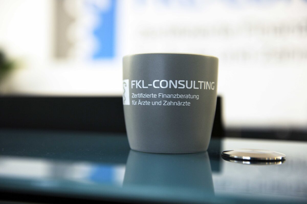 Tasse mit Logoaufdruck